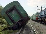 Взрыв поезда Грозный-Москва, для которого использовался трехкилограммовый заряд тротила, вызывает много вопросов у следствия и у прессы