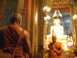 Монах-основатель храма написал священный текст, используя собственную кровь вместо чернил