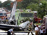 Во вторник во Флориде грузовой самолет DC3 упал на автостраду и загорелся