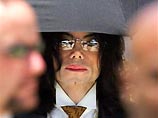 Майкл Джексон, которому два дня назад был вынесен оправдательный приговор, возможно, в скором времени будет жить за пределами США