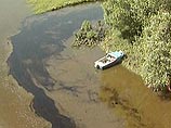 МЧС очищает реки от разлива мазута в Тверской области. Опасности для населенных пунктов нет