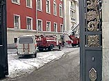 Сейчас, по заявлениям представителей московских властей, в здании правительства работают эксперты, которые расследуют инцидент