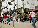 Накануне каскадеры провели митинг у штаб-квартиры Академии кинематографии в Беверли-Хиллз, призывая учредить специальный "Оскар" для представителей их профессии Накануне каскадеры провели митинг у штаб-квартиры Академии кинематографии в Беверли-Хиллз, призывая учредить специальный "Оскар" для представителей их профессии