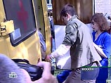 "В результате 15 человек задержано, из них трое попытались вскрыть себе вены в знак протеста против творящегося беззакония",- подчеркнул пресс-секретарь НБП "В результате 15 человек задержано, из них трое попытались вскрыть себе вены в знак протеста против творящегося беззакония",- подчеркнул пресс-секретарь НБП