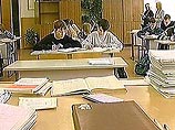 На Алтае директор школы на уроке "накормил" ученика носками На Алтае директор школы на уроке "накормил" ученика носками