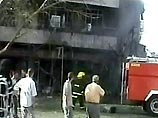 В частности, трое полицейских стали жертвами взрыва автомобиля, направленного на их патрульную машину террористом-смертником в багдадском торговом районе Каррада В частности, трое полицейских стали жертвами взрыва автомобиля, направленного на их патрульную машину террористом-смертником в багдадском торговом районе Каррада