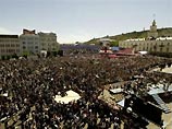 10 мая 2005 года на Площади Свободы в Тбилиси собралось около 150 тысяч человек. Брошенная неизвестным граната упала приблизительно в 30 метрах от трибуны, на которой находились президенты Грузии и США, и не разорвалась из-за внутреннего дефекта