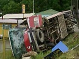 Во Владивостоке автобус с детьми врезался в столб и опрокинулся Во Владивостоке автобус с детьми врезался в столб и опрокинулся