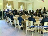Российские власти продолжат работу по улучшению инвестиционного климата и разработке форм репатриации капиталов. Об этом заявил сегодня президент России Владимир Путин на встрече с бизнесменами США Российские власти продолжат работу по улучшению инвестиционного климата и разработке форм репатриации капиталов. Об этом заявил сегодня президент России Владимир Путин на встрече с бизнесменами США
