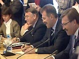 Путин рассказал им о достигнутой экономической стабильности, тактично промолчал о деле ЮКОСа, а объявлений о крупных проектах в России, которые ожидались от Volkswagen и DaimlerChrysler, не последовало Путин рассказал им о достигнутой экономической стабильности, тактично промолчал о деле ЮКОСа, а объявлений о крупных проектах в России, которые ожидались от Volkswagen и DaimlerChrysler, не последовало