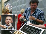 Ходорковский в тюрьме отметил 42-й день рождения. Его мать рассказала, что он все еще в бодром расположении духа Ходорковский в тюрьме отметил 42-й день рождения. Его мать рассказала, что он все еще в бодром расположении духа