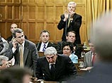 В знак протеста против нынешнего шага нижней палаты парламента подал в отставку государственный министр по вопросам экономического развития северных регионов Онтарио Джозеф Комуззи