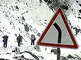 В результате схода снежной лавины перекрыт участок трассы Теберда-Домбай
