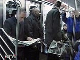 Власти Нью-Йорка вводят жесткие правила езды в метро: нельзя есть, пить и ходить Власти Нью-Йорка вводят жесткие правила езды в метро: нельзя есть, пить и ходить