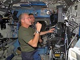 Космонавты проверили работу стыковочного механизма PMA3, а также начали установку в отсеке видеокамеры, которая будет использована при разгрузке из шаттла и стыковке к станции модуля-контейнера