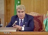 В Туркменистане все решает президент Сапармурат Ниязов, который очень эмоционален и часто внезапно меняет свои решения