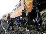 Оба состава следовали из города Богор в Джакарту, один из поездов врезался в хвостовую часть другого