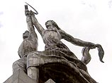 Памятник Веры Мухиной "Рабочий и колхозница" установят на 35-метровый постамент Памятник Веры Мухиной "Рабочий и колхозница" установят на 35-метровый постамент