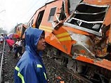 Четыре человека стали жертвами железнодорожной аварии в индонезийской провинции Восточная Ява, где на нерегулируемом переезде в городе Мадиун поезд врезался в маршрутное такси. Два других пассажира в тяжелом состоянии доставлены в реанимацию