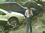 Из-за проливного дождя в Москве подтоплены дороги Из-за проливного дождя в Москве подтоплены дороги