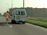 В Астрахани велобайкеры наказали водителя "маршрутки" за нарушение ПДД, заставив бегать нагишом В Астрахани велобайкеры наказали водителя "маршрутки" за нарушение ПДД, заставив бегать нагишом