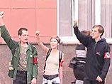 Запрещенные "лимоновцы" у посольства Узбекистана устроили акцию против президента Каримова Запрещенные "лимоновцы" у посольства Узбекистана устроили акцию против президента Каримова