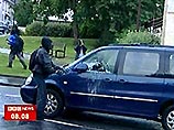 Три группы по 100 человек прошли маршем через город Стирлинг. На своем пути они разбивали витрины и окна, ломали телефонные будки и крушили припаркованные автомобили Три группы по 100 человек прошли маршем через город Стирлинг. На своем пути они разбивали витрины и окна, ломали телефонные будки и крушили припаркованные автомобили