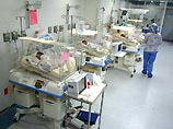 Вес детей - от 1,1 кг до 1,3 кг, рост - от 38 см до 41 см. Медики отметили, что все новорожденные здоровы. Ожидается, что ближайшие пять-семь недель новорожденные будут оставаться под наблюдением Вес детей - от 1,1 кг до 1,3 кг, рост - от 38 см до 41 см. Медики отметили, что все новорожденные здоровы. Ожидается, что ближайшие пять-семь недель новорожденные будут оставаться под наблюдением