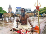 В Индии проходят массовые протесты индуистов против нападения экстремистов на их религиозную святыню
