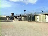 На американской базе в Гуантанамо объявлено штормовое предупреждение и подготовлен план эвакуации заключенных и охраны военной тюрьмы Camp Delta в связи с надвигающимся ураганом Dennis