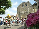 Очередной этап велогонки "Тур де Франс" начнется с минуты молчания