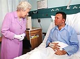 Королева посетила раненых и пообещала, что террористам не удастся изменить британский образ жизни