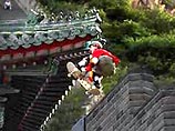В Китае скейтбордист при помощи гигантской рампы перепрыгнул через Великую китайскую стену