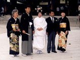 В Японии популярны церемонии бракосочетания с участием "фальшивых" священников