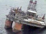 В британском нефтяном гиганте BP заявили, что принадлежащая компании морская нефтедобывающая платформа Thunder Horse в Мексиканском заливе, куда накануне обрушился ураган Dennis, начала крениться