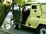 По данным прокуратуры, в среду у входа филиала "Олсуфьевский" "Внешпромбанка" находившиеся в черной "Волге" неизвестные в масках открыли огонь из автоматического оружия в сотрудника ЧОП "Стрелец-М" По данным прокуратуры, в среду у входа филиала "Олсуфьевский" "Внешпромбанка" находившиеся в черной "Волге" неизвестные в масках открыли огонь из автоматического оружия в сотрудника ЧОП "Стрелец-М"
