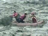 В Охотском море обнаружен плот с моряками затонувшей баржи: 3 спасены, 1 погиб В Охотском море обнаружен плот с моряками затонувшей баржи: 3 спасены, 1 погиб