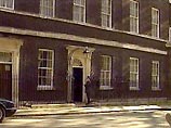 Между тем после терактов в Лондоне 7 июля решено превратить резиденцию премьер-министра Великобритании на Даунинг-стрит в неуязвимую для террористов крепость