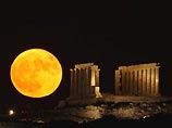 Ночью россияне наблюдали гигантскую Луну (ФОТО)