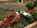 В Беслане похоронили неопознанные останки детей, погибших в теракте В Беслане похоронили неопознанные останки детей, погибших в теракте