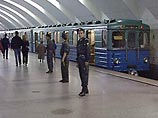 В Москве на станции метро "Баррикадная" мужчина покончил жизнь самоубийством В Москве на станции метро "Баррикадная" мужчина покончил жизнь самоубийством
