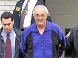 Нью-йоркский суд приговорил к 25 годам тюремного заключения крестного отца мафиозного клана Гамбино, 66-летнего Питера Готти за убийство раскаявшегося преступника и вымогательство Нью-йоркский суд приговорил к 25 годам тюремного заключения крестного отца мафиозного клана Гамбино, 66-летнего Питера Готти за убийство раскаявшегося преступника и вымогательство