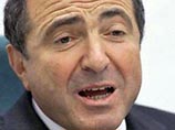 Ранее о намерении подать в суд на Абрамовича заявил Борис Березовский Ранее о намерении подать в суд на Абрамовича заявил Борис Березовский