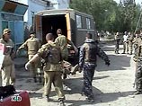 В Веденском районе Чечни боевики обстреляли военнослужащих спецбатальона "Восток". Убиты двое военных, шестеро получили ранения. Боевикам удалось скрыться