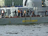 . Сторожевой корабль "Неукротимый" вместе с эсминцем "Настойчивый", большим десантным кораблем "Минск" и ракетным катером прибыли в Санкт-Петербург из Балтийска и встали на рейде между Дворцовым мостом и мостом Лейтенанта Шмидта у Английской набережной . Сторожевой корабль "Неукротимый" вместе с эсминцем "Настойчивый", большим десантным кораблем "Минск" и ракетным катером прибыли в Санкт-Петербург из Балтийска и встали на рейде между Дворцовым мостом и мостом Лейтенанта Шмидта у Английской набережной