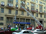 Пожар бушует в жилом доме по адресу: Тверская улица, 25