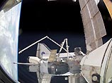 Уникальный ремонт космического "челнока" Discovery произведет на орбите один из американских астронавтов, объявило руководство NASA на пресс-конференции в космическом центре в Хьюстоне (штат Техас)