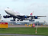 Молящаяся стюардесса вынудила произвести посадку Boeing-747 с 200 человек на борту