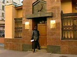 Его автомобилю было разрешено въехать во внутренний двор Генпрокуратуры, чтобы о визите олигарха к следователю не узнали журналисты Его автомобилю было разрешено въехать во внутренний двор Генпрокуратуры, чтобы о визите олигарха к следователю не узнали журналисты