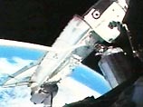 Астронавты с МКС вышли в открытый космос и начали исторический ремонт обшивки Discovery